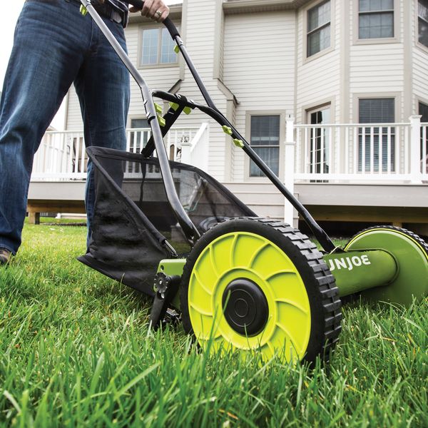 Sun Joe Manual Reel Mower W/Catcher 16 In.