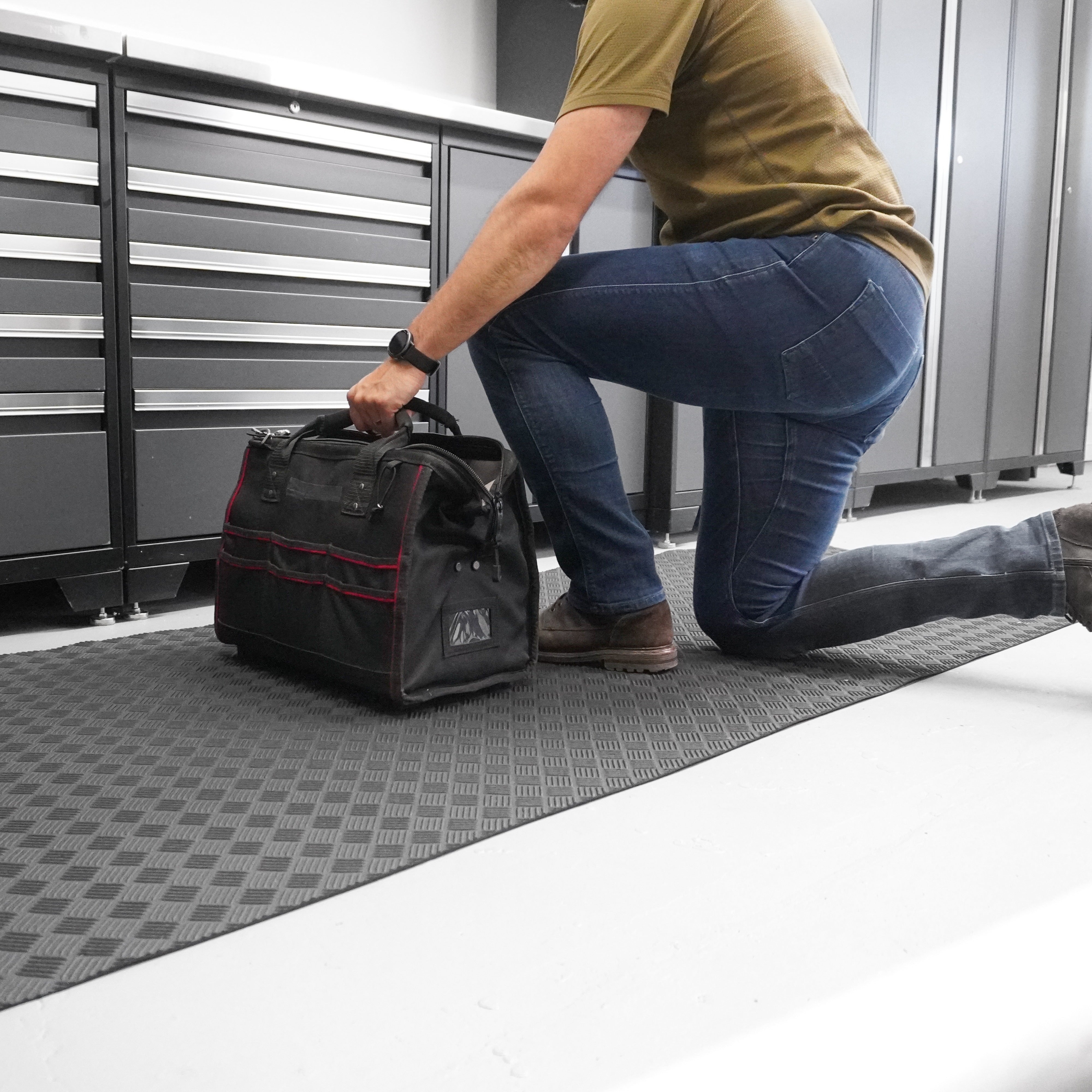 3'x8' 4mm Deckplate Black 1 RIB