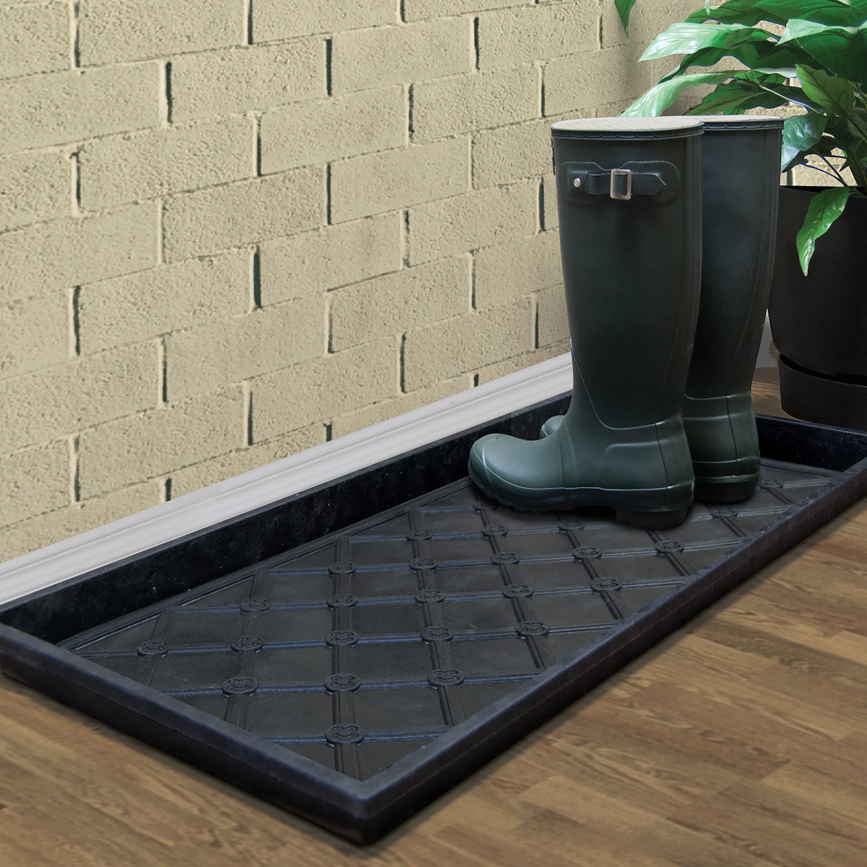 17" x 35" Large Manor Lattice Boot Tray in Black