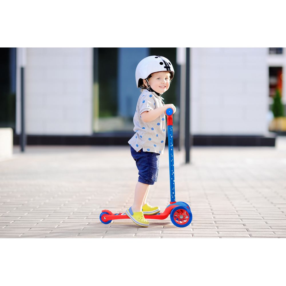 Rugged Racer Superhero Design Compact Kids 3 Wheel Scooter